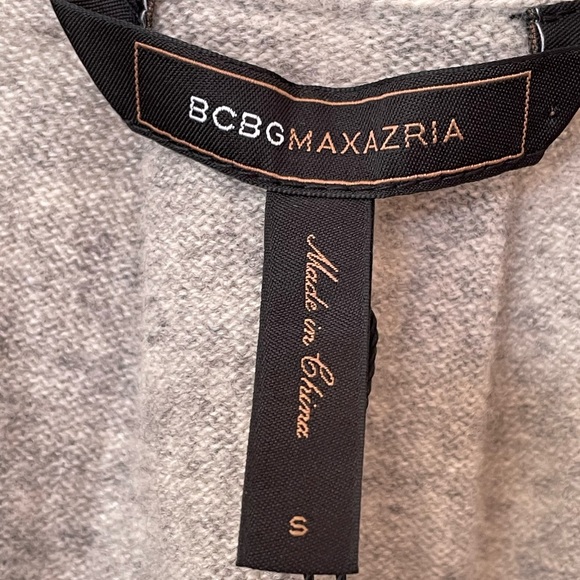 COPY - BCBG kittenish flutter sleeve v-neck sweater - Picture 6 of 6